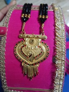 Elegant Gold Pendant Necklace