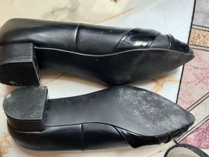 Carlton London Black Flats
