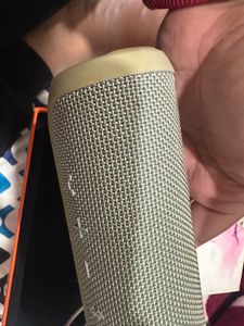 JBL Flip 3 Bluetooth Speaker!! dont bargain much