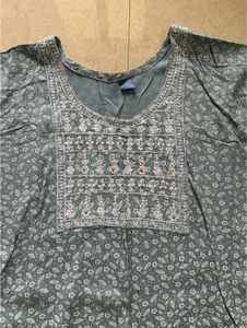 Embroidered Blue Floral Short Kurti🔷