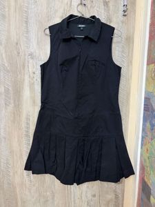 Sleeveless Black Pleated Mini Dress