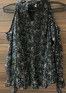 Floral Black Pleated Top 🌸🖤