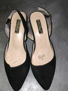 Black Pointed-Toe Slingback Kitten Heels