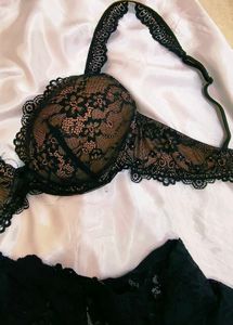 very sexy lace detail bra with beautiful brief 👍