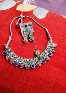 beautiful set wid mamgtika and earrings
