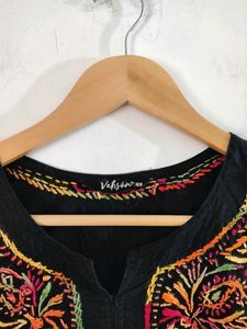 Vahson Black Threads Embroidered Kurta ( Women)