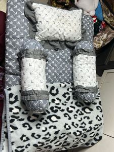 Cozy Arrow Pattern Bedding Set with Blanket