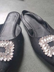 Elegant Black Flats with Crystal Embellishment