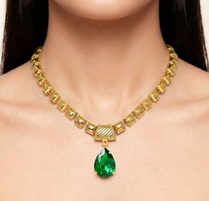 Exquisite Gold Necklace with Emerald Pendant