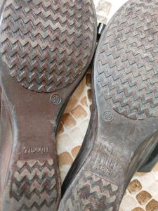 Black leather sandal