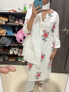 White Kurta With Rose Print Set