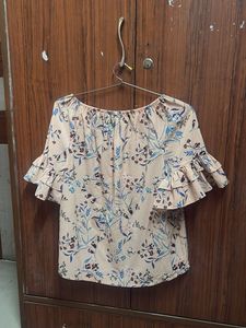 Chic Floral Print Ruffled Sleeve Top