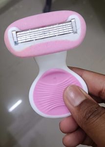 Carmesi Razor with Case