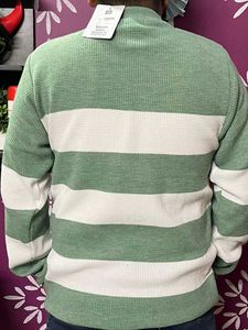 Men's Winter Sweatear Size L Chest 42 Length 27