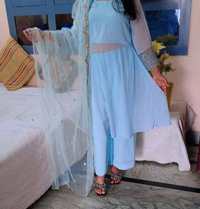 Very Beautiful Pakistani Georgette Suit