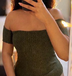 PRICE DROP‼️Ribbed Off-Shoulder Crop Top
