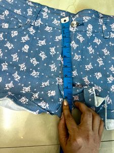 floral shorts