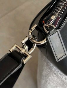 GIVENCHY**MODEL✅ANTIGONA LOCK LEADER BAG*