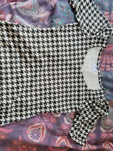 Houndstooth Print Long Sleeve Top