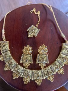 Elegant Gold Necklace &amp; Earring Set