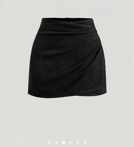Chic Black Ruched Mini Skirt