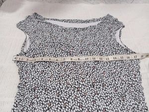 Stylish Sleeveless V-Neck Top