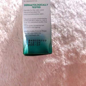NIVEA Luminous Even Glow Oil Control Face Serum wi