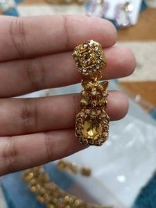 Exquisite Kundan Necklace &amp; Earrings Set