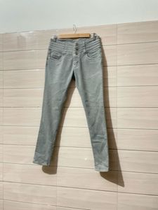 Stylish High-Waisted Grey Skinny Jeans