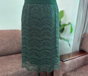 Elegant Emerald Green Lace Pencil Skirt
