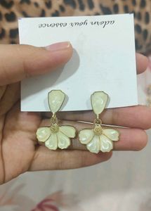 Chic Floral Dangle Earrings