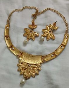 Traditional Indian Necklace &amp; Earring Set