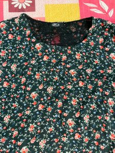 Chic Floral Print Top with Lace Trim