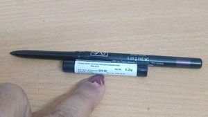 Avon True Color Glimmerstick kajal Deep Plum