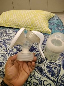 Avent Manual Breast Pump &amp; Bottle
