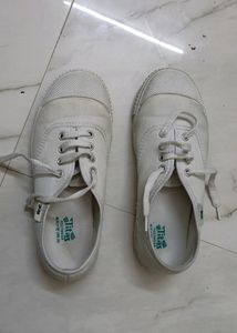 White Sports Shoe.  ( Fixed Price).