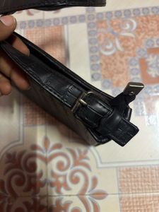 Chic Black Croc Embossed Shoulder Bag