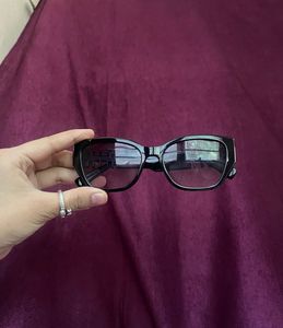 Stylish Black Cat-Eye Sunglasses