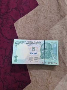 10p pcs Bundle of 5 Rupee Notes