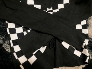 Black White Square Design Full Sleeve Top