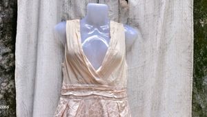 I. Elegant Sleeveless V-Neck Dress