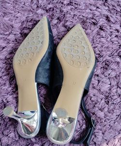 Chic Black Slingback Heels