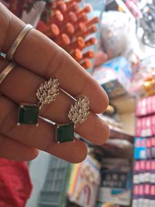 Stunning Emerald Diamond Earrings