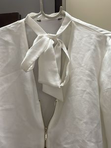 ZARA Chic White Zip-Up Blouse
