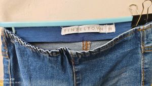 Trendy Flared Jeans with Ripped Knees
