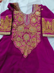 EMBROIDERED KURTI SET