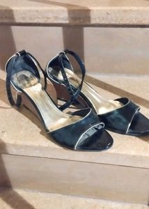 Chic Black Wedge Sandals