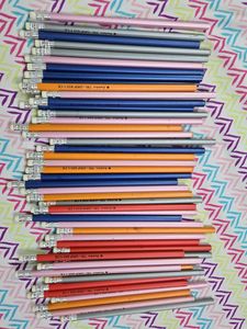(Any 10pieces random colors) Pencils - NEW✅🆕