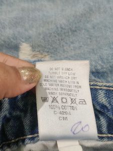 Light Wash Ripped Jeans