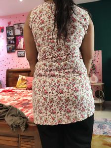 Floral Print Kurta with Lace Detail